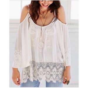 Ecoté Cream Cold Shoulder Loose Fit Lace Blouse with Lace Women’s Size XS